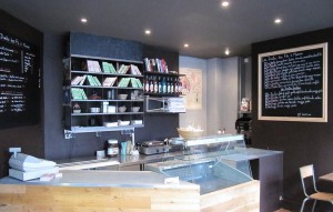 Dinette des fils à Maman