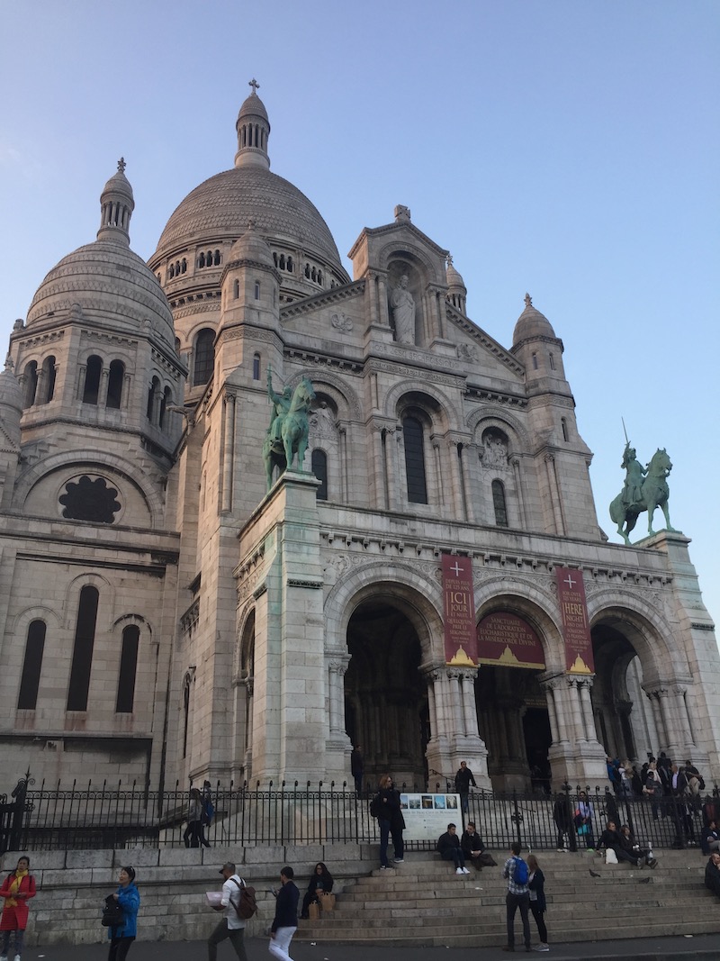 Le Sacré-Cœur vu depuis les escaliers de Montmartre