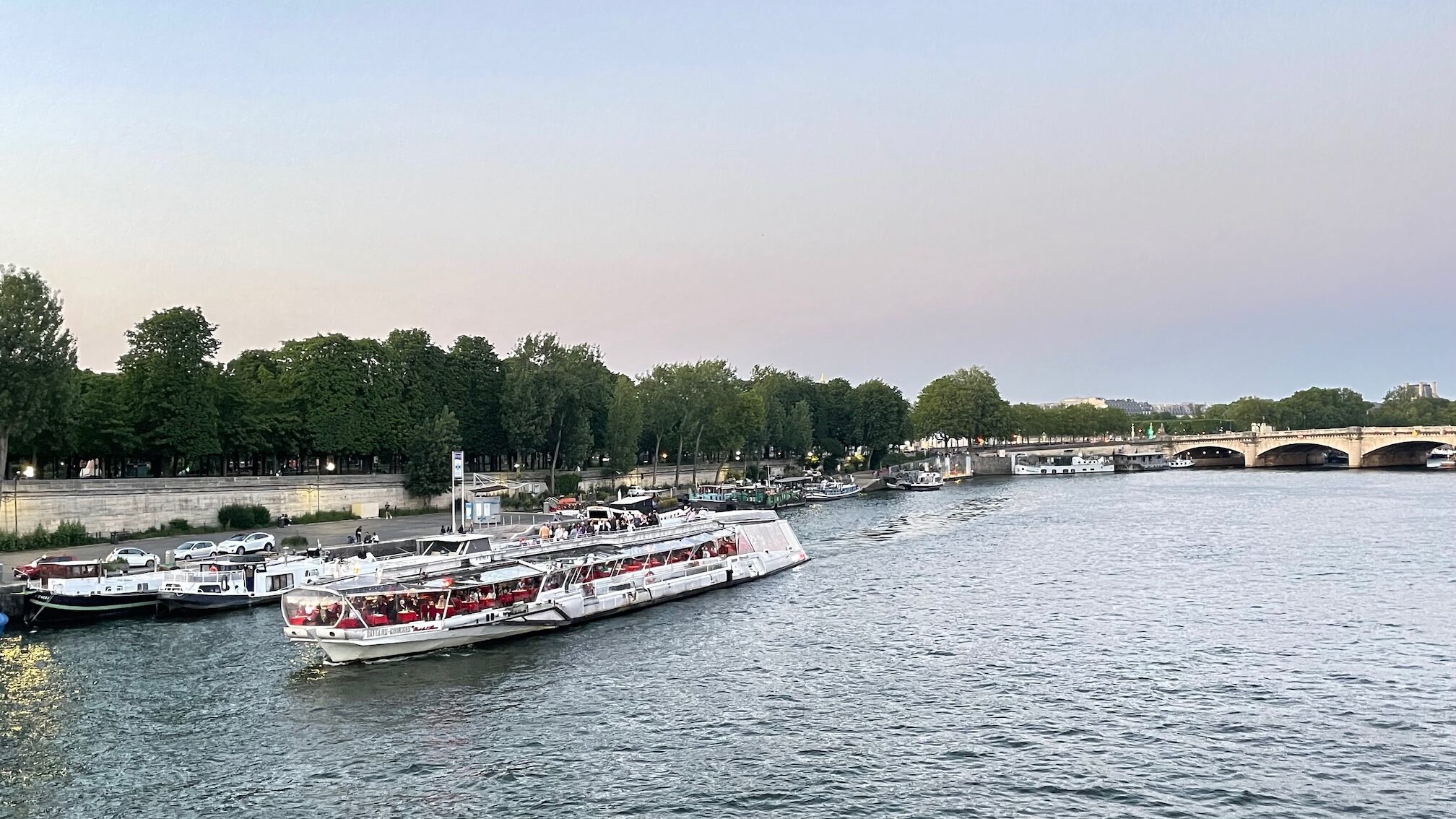 dîner des Bateaux-Mouches